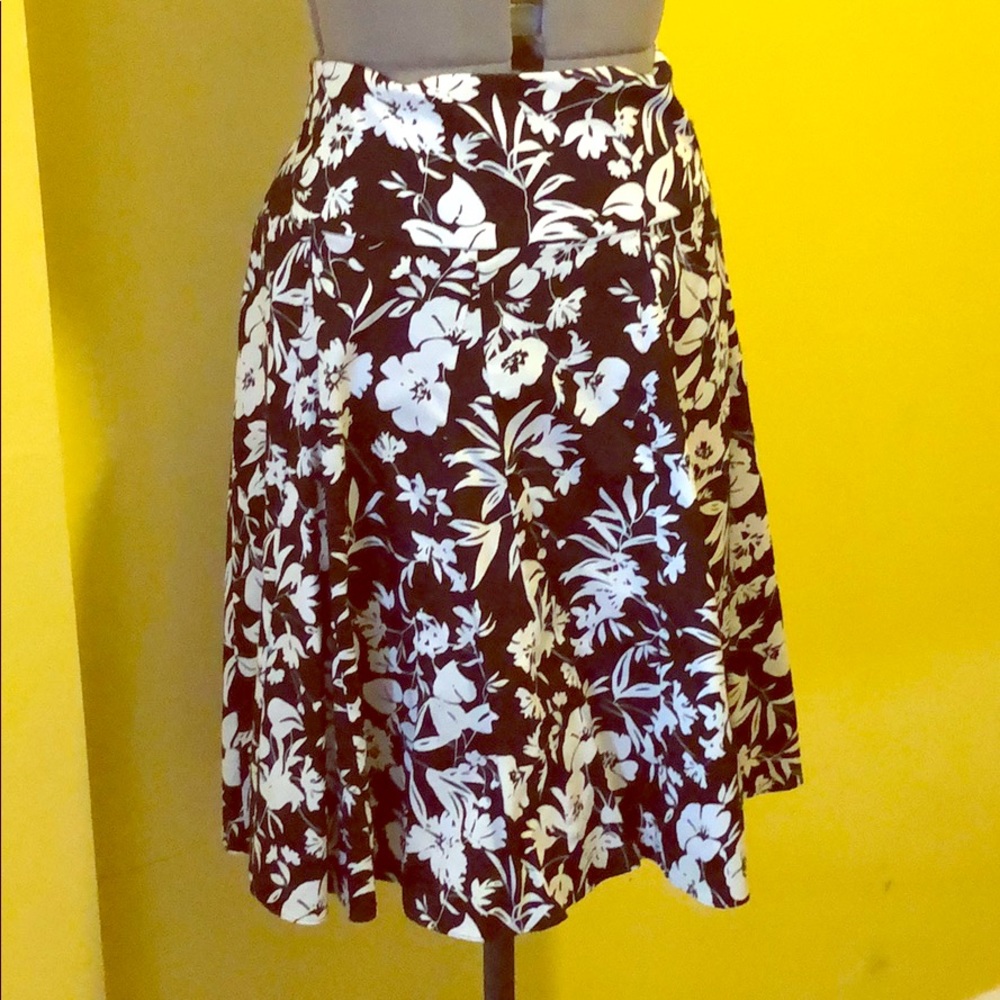 Black and white floral print skirt
